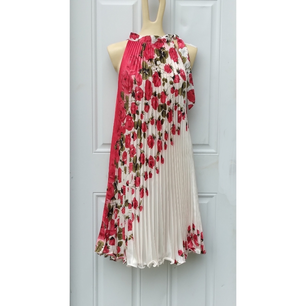 Vintage Inspired Pink Rose Accordian Pleated Mini Dress